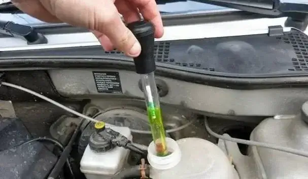 Ziema un automobilis