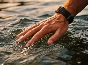 Ūdens ir slapjš, taču ja padomā, varbūt tā tas nemaz nav