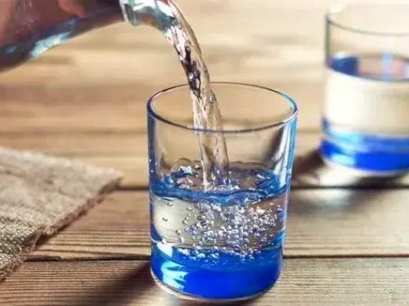 Ūdens svarīgums, kā ar vārītu ūdeni un pildītu pudelēs